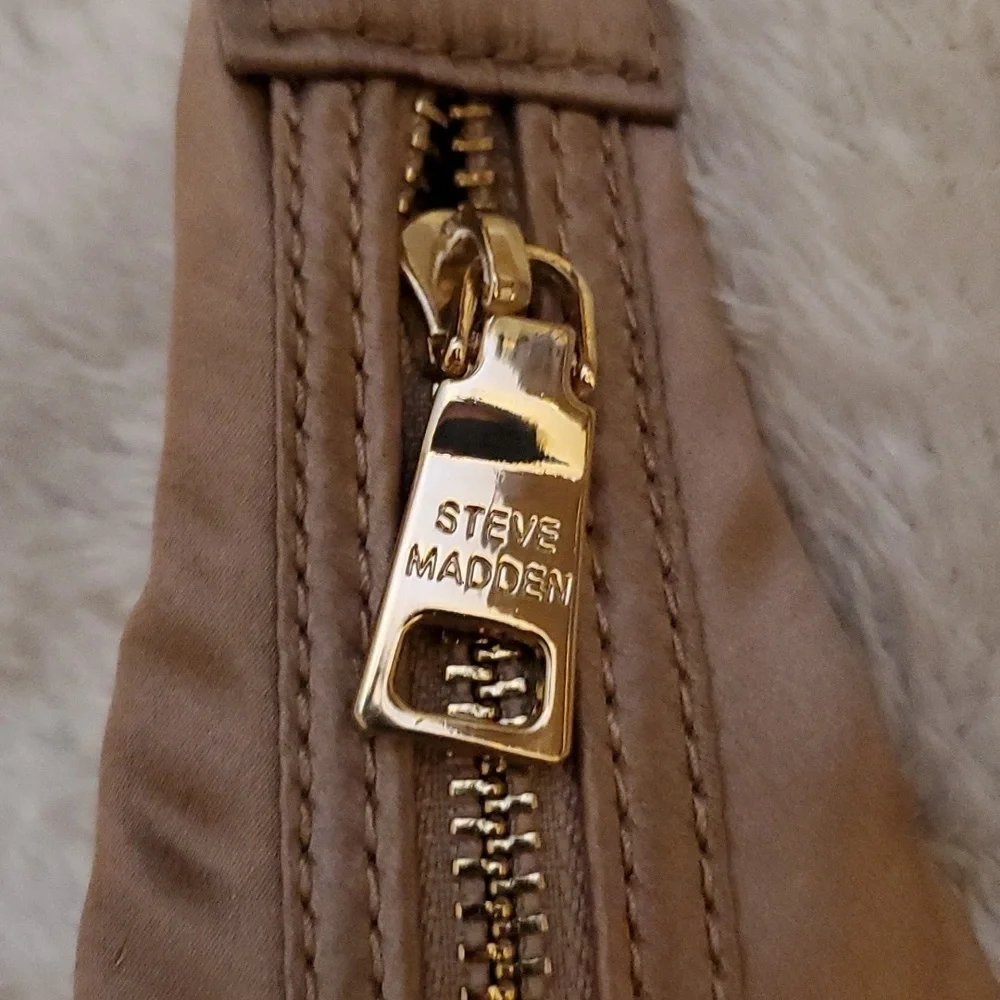 STEVE MADDEN Cole Satin Hobo Champagne